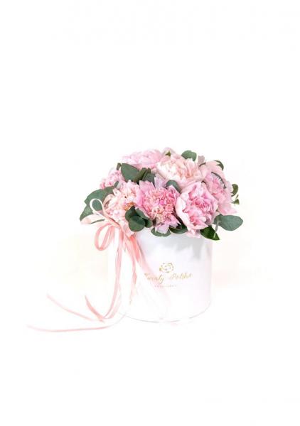 Różowe peonie w białym pudełku (duży)